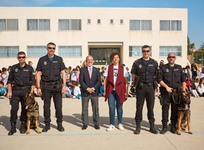 Noticia de Almera 24h: Exhibiciones de la Unidad Canina y talleres de seguridad vial  en la semana cultural de los colegios veratenses