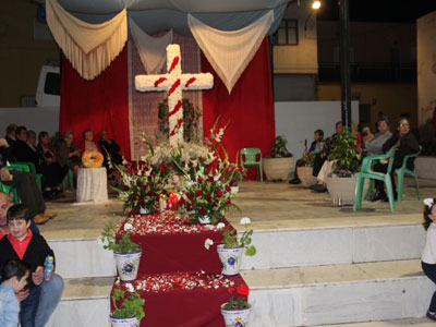 Los gadorenses disfrutan las fiestas de la Cruz de la Plaza la Ermita