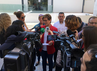 El PSOE reclama al PP un contrato de mantenimiento especfico para el Mercado Central, que lleva ocho semanas con una puerta rota