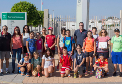 Noticia de Almería 24h: Por quinto año consecutivo los alumnos de 6º de primaria de Carboneras conocen el Puerto Pesquero 