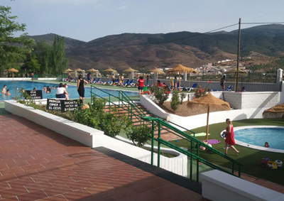 Jornada de puertas abiertas para refrescarse en la piscina municipal de Abla