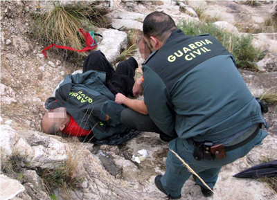 La Guardia Civil auxilia a un ciclista tras sufrir una cada descendiendo una pista forestal