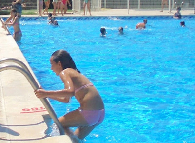 La piscina municipal abre sus puertas desde las 10.00 hasta las 20.00 horas de martes a domingo