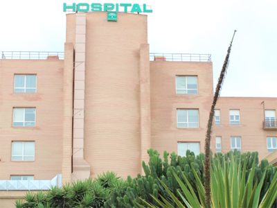El Hospital de Poniente condena la agresión a tres profesionales del área de Urgencias