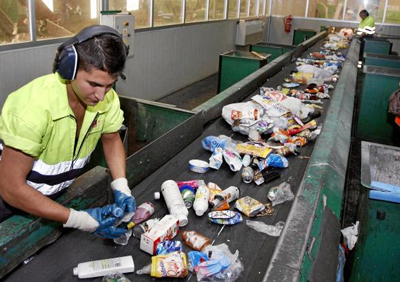 CCOO denuncia que La planta de reciclaje de Almera juega sucio con los trabajadores