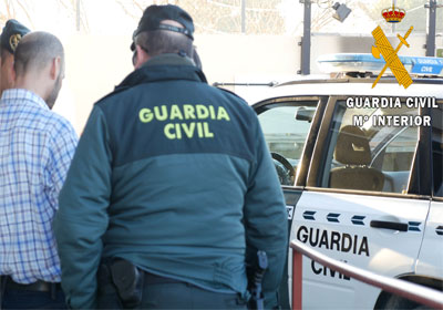 La Guardia Civil presencia el robo con violencia a una menor de edad y detiene al autor de los hechos