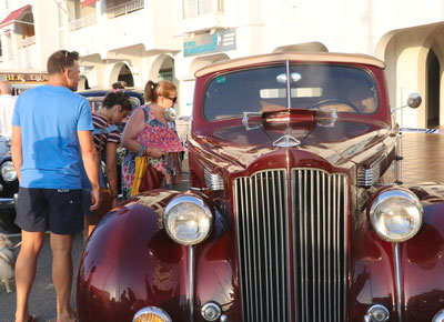 Una caravana de obras de arte rodantes recorre Almerimar