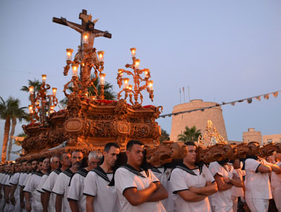 Noticia de Almería 24h: El Señor del Puerto vuelve a bendecir a los roqueteros en una emocionante procesión