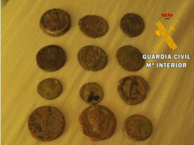 La Guardia Civil recupera en una investigacin 22 monedas de la poca romana