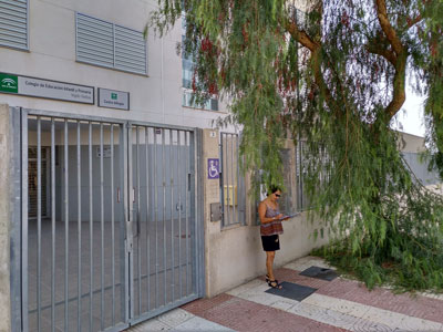 Noticia de Almería 24h: IU Roquetas comprueba el estado de los accesos y entorno de los centros educativos ante el inicio del curso escolar