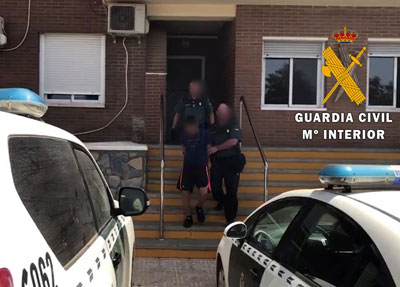 Noticia de Almería 24h: La Guardia Civil detiene “in fraganti” al autor de un robo fuerza en el interior de una nave en un polígono industrial de El Ejido 