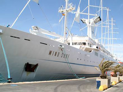 El crucero Wind Surf realiza el martes su cuarta escala de este ao en el Puerto de Almera