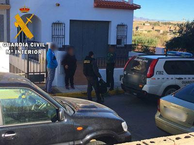 Noticia de Almería 24h: Estafan cerca de 500.000 euros a empresas del sector hortofrutícola y a entidades bancarias