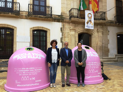 Noticia de Almería 24h: El Ayuntamiento de Vera acoge la campaña Recicla Vidrio por ellas puesta en marcha por Ecovidrio y el Consorcio Almanzora-Levante-Vélez con motivo del Día Mundial del Cáncer de Mama
