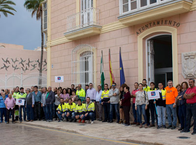 Concentracin en Carboneras contra el cierre de la planta de CEMEX en Gdor