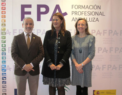 La Consejera de Educacin acompaa a Flix Lpez en la clausura de las II Jornadas Andaluzas de Formacin Profesional celebradas en Vera