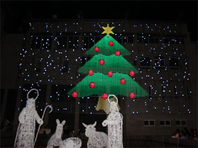 Noticia de Almería 24h: Luz, color y creatividad impregnan la Plaza Mayor con un gran espectáculo audiovisual que da paso a la Navidad en El Ejido