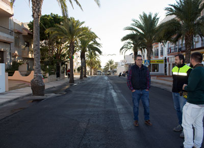 Carboneras acomete obras de reparación y asfaltado en la Avenida del Mar y Avenida de Almería