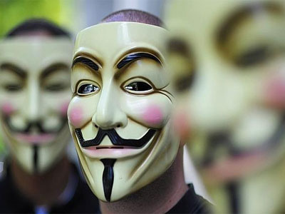 Detenidos en El Ejido tres menores que se ocultaban con mascaras de Anonymous para cometer robos 
