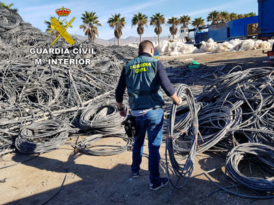Noticia de Almería 24h: La Guardia Civil detiene a dos personas por robar 18.000 metros de goma de goteo y unos 60 litros de gasoil 