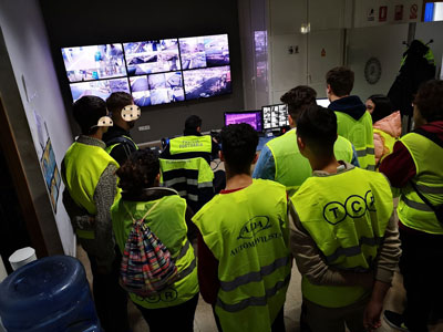 Noticia de Almera 24h: Jvenes de los Talleres Formativo-Ocupacionales Oliveros visitan el Puerto de Almera