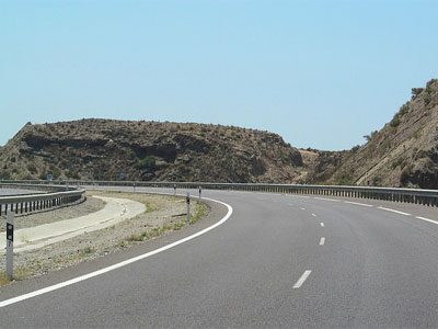 Noticia de Almería 24h: Paseando por la autovía A-92 a las cuatro de la madrugada decide cruzar de carril y es atropellado