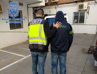 Noticia de Almería 24h: Detenido por intentar agredir sexualmente a una menor y perpetrar seis robos, uno de ellos con arma de fuego