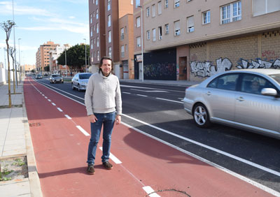 Noticia de Almería 24h: Ciudadanos Almería reclama la instalación de elementos que delimiten el carril bici en la carretera de Sierra Alhamilla