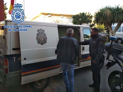 Noticia de Almería 24h: La Policía nacional detiene a un hombre y esclarece dos robos en el interior dos vehículos
