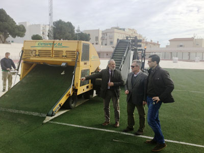 Noticia de Almería 24h: Nuevo césped artificial para la Ciudad Deportiva de Vera