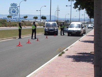 Noticia de Almería 24h: La Policía Nacional arresta a los ocupantes de dos vehículos e interviene la droga que poseían 