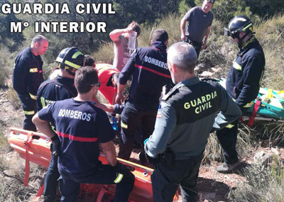 Noticia de Almería 24h: Sufre una caida practicando parapente y debe ser rescatado por la Guardia Civil