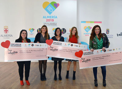 Noticia de Almera 24h: Isa Abad, bolsos y complementos gana el concurso de escaparates por San Valentn promovido por el Ayuntamiento