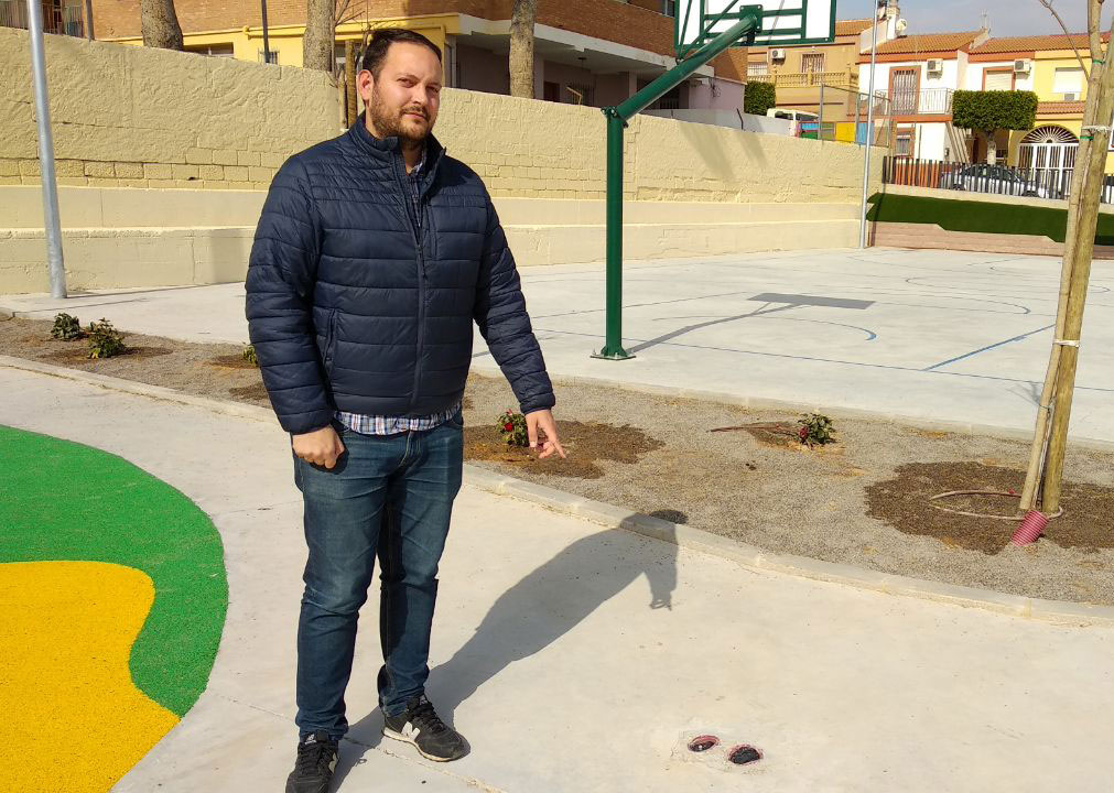 Noticia de Almería 24h: IU El Ejido rechaza el modelo de parque del PP: hormigón y plástico