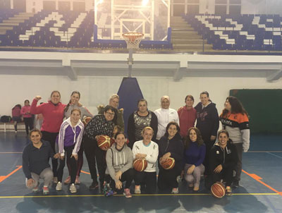 Gran participacin en el comienzo de los entrenamientos del grupo de baloncesto dirigido a mujeres
