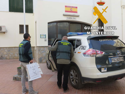 Noticia de Almería 24h: Detenidos seis jóvenes de una misma banda implicados en numerosos robos en viviendas en la zona del levante