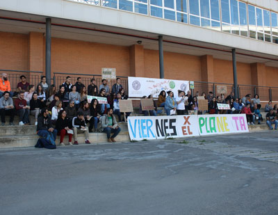Noticia de Almera 24h: Estudiantes de la Universidad alzan la voz contra el cambio climtico
