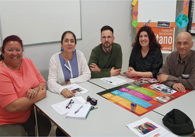 Noticia de Almería 24h: La coalición IU-Equo se reúne con la Fundación Secretariado Gitano para escuchar 10 propuestas electorales fomentadoras de la igualdad del pueblo gitano.