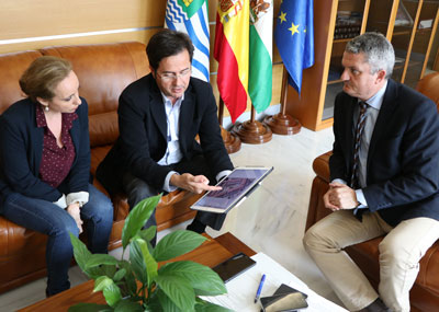 Noticia de Almería 24h: El alcalde y el delegado de Salud adoptan medidas para descongestionar el Centro de Ejido Norte con la construcción de nuevas consultas y la ampliación de urgencias