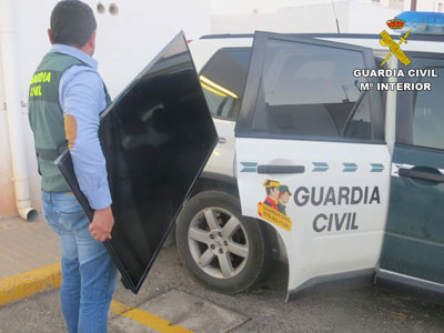 Noticia de Almería 24h: La Guardia Civil investiga a una persona por un robo en vivienda, robo en vehículo y dos hurtos en Níjar