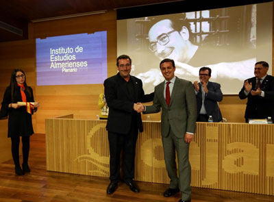 Noticia de Almería 24h: El IEA entrega en su Plenario el Escudo de Honor del Instituto a Josefa Balsells y Pablo Mazuecos 