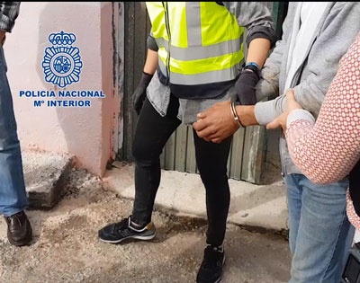 Noticia de Almera 24h: Secuestraban a nios inmigrantes que sacaban de centros de menores para chantajear a sus familiares amenazndoles con traficar con sus organos