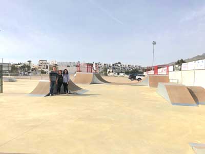 Mojcar abre al pblico una pista de skateboard y de patinaje