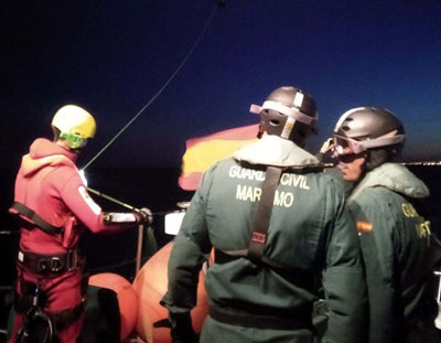 La Guardia Civil colabora con Salvamento Martimo en dos simulacros de auxilio de personas en el mar