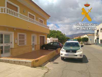 Noticia de Almería 24h: Entra a robar en una vivienda y la propietaria lo encierra en una habitación