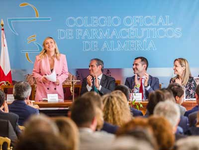 Noticia de Almera 24h: El alcalde felicita a la nueva presidenta del Colegio de Farmacuticos, Gema Martnez, en la toma de posesin de la nueva junta directiva