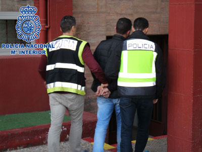 Noticia de Almería 24h: Un portero de un local de copas de Almería golpea a un cliente hasta dejarlo inconsciente y teniendo que ser operado de urgencia