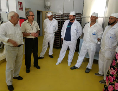 Visita del subdelegado del Gobierno a la nueva panadera del centro penitenciario de El Acebuche