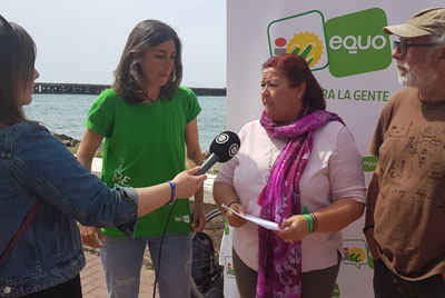 Noticia de Almería 24h: La coalición IU-Equo presenta sus propuestas animalistas en el espigón de los felinos