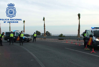 Noticia de Almería 24h: Logran detener al violento ladrón que embistió varias veces con un coche al de la policía